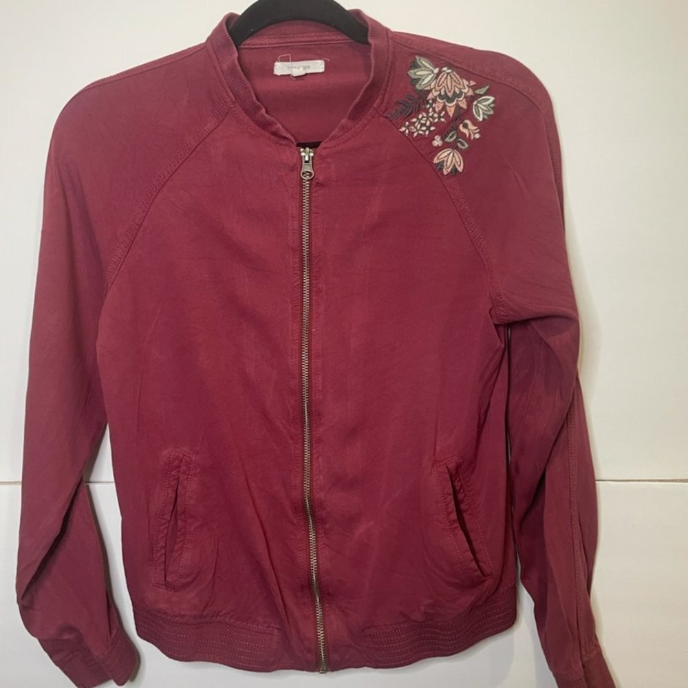 Maurices Light Spring Zipper Jacket/Floral Embroidery Size: Small